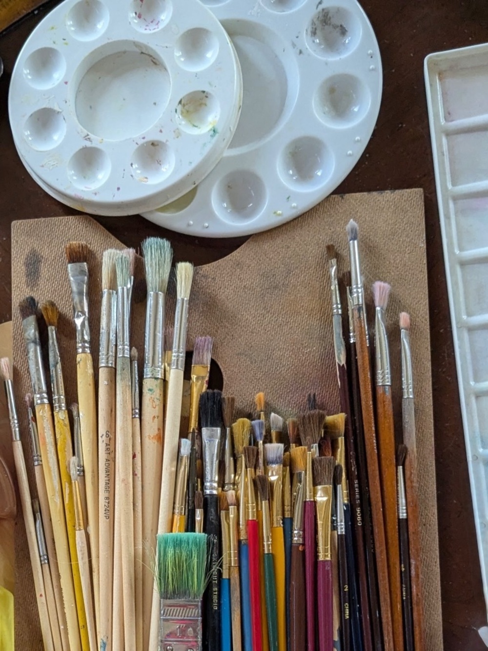 Painting supplies-70+ oil, acrylic, watercolor brushes, plus pallets etc. - Picture 3 of 4